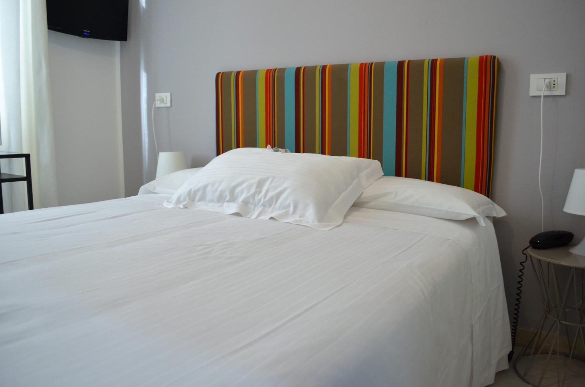 Hotel Spot Varazze Bilik gambar