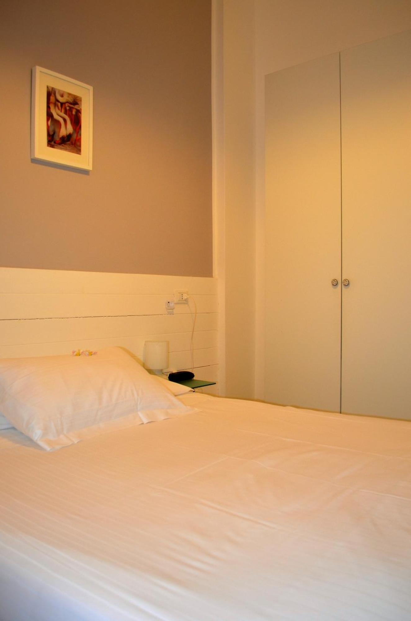 Hotel Spot Varazze Bilik gambar